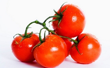 Cà chua có chứa một số chất chống oxy hóa mạnh nhất, dễ hấp thu khi cà chua được nấu chín. Kết hợp với các thành phần dinh dưỡng khác, cà chua là một thực phẩm hữu hiệu giúp cải thiện sức khỏe tim mạch.