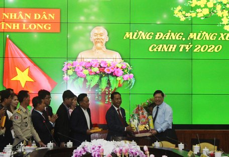 Ông Om Chantha- Phó Tỉnh trưởng Banteay Meanchey gửi đến lãnh đạo, nhân dân tỉnh Vĩnh Long lời chúc mừng năm mới đạt nhiều thành tựu mới.