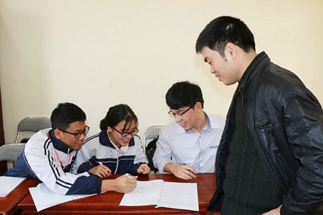  Thầy trò đội tuyển Toán Trường THPT chuyên Phan Bội Châu ôn luyện chuẩn bị cho vòng 2 chọn đội tuyển quốc gia tham dự các kỳ thi quốc tế và khu vực.