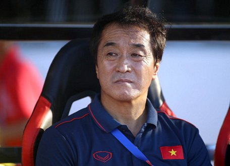 Trợ lý Lee Young-jin thay thầy Park chỉ đạo trận Việt Nam- Iraq.