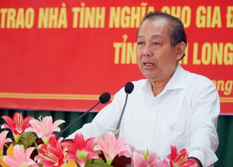 Phó Thủ tướng Trương Hòa Bình đánh giá cao sự quan tâm của đảng bộ, chính quyền và nhân dân Vĩnh Long trong công tác đền ơn đáp nghĩa.