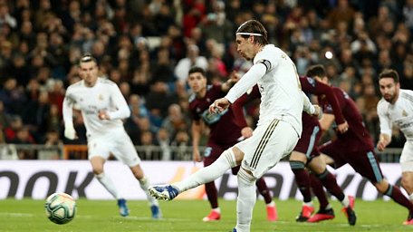 Ramos ghi bàn nâng tỉ số lên 2-1 cho Real (Ảnh: Reuters).