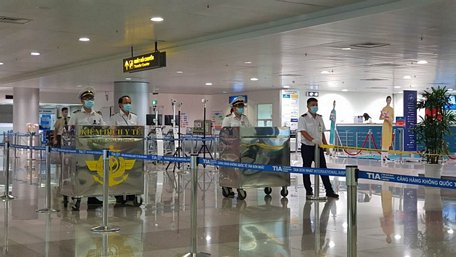 Trung bình tại sân bay Tân Sơn Nhất mỗi ngày có khoảng 450 hành khách vào thành phố.