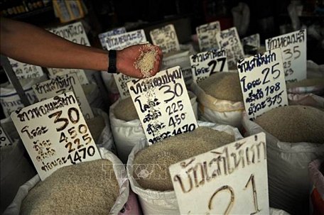  Một cửa hàng bán gạo tại chợ ở Bangkok, Thái Lan. Ảnh: AFP/TTXVN