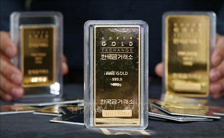 Vàng miếng được trưng bày tại một sàn giao dịch ở Seoul, Hàn Quốc. Ảnh: Yonhap/TTXVN