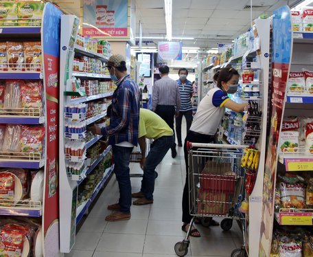 Chợ, siêu thị tiếp tục thực hiện nghiêm các biện pháp phòng chống dịch bệnh.