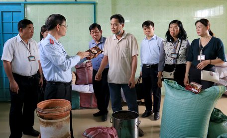  Kiểm tra thực tế tại Cơ sở sản xuất cà phê Lâm Ngao.