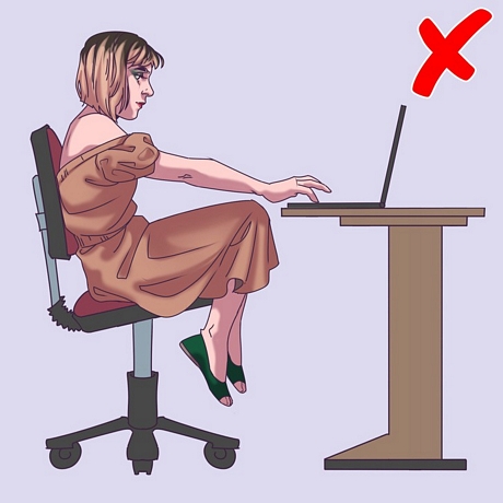 Co chân lên ghế: Nhiều người có thói quen co chân lên ghế, tuy nhiên nó sẽ ảnh hưởng khá nhiều đến phần vai và thắt lưng. Tránh ngồi theo tư thế này.