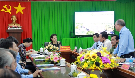 Chủ tịch Quốc hội Nguyễn Thị Kim Ngân đánh giá cao nỗ lực của tập thể Trường ĐH Sư phạm kỹ thuật Vĩnh Long trong thời gian qua