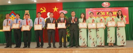 Các cá nhân được khen thưởng trong phong trào thi đua giai đoạn 2015- 2020.