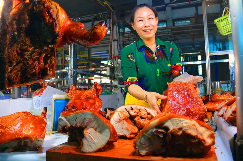 Thịt heo quay cũng rất đắt khách, với giá từ 280.000- 300.000 đ/kg.