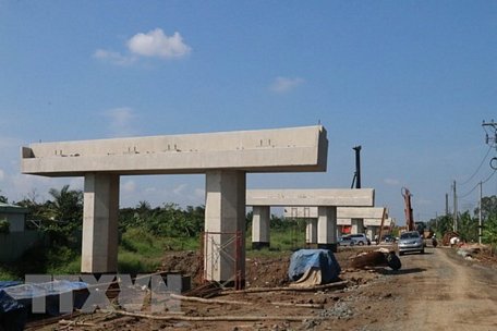 Hiện trạng thi công gói thầu xây lắp số 17 ở huyện Cái Bè, tỉnh Tiền Giang. (Ảnh: Minh Trí/TTXVN)
