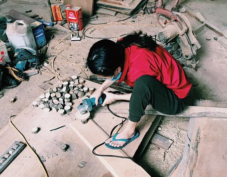  Chị Hảo đang khởi nghiệp với nghề làm đồ chơi bằng gỗ cho trẻ em