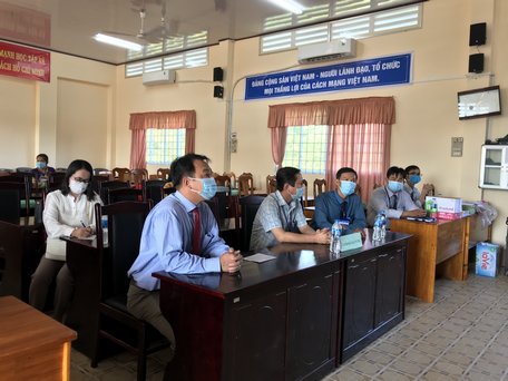 Chủ tịch UBND tỉnh- Lữ Quang Ngời đến thăm cán bộ, giáo viên tại Hội đồng thi trường THPT Nguyễn Thông.