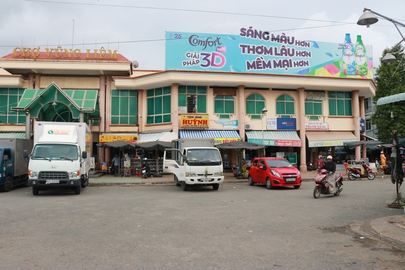Phát triển hệ thống chợ theo hướng văn minh và an toàn thực phẩm, phấn đấu đến năm 2025 thị trấn Vũng Liêm đạt tiêu chí đô thị loại IV.