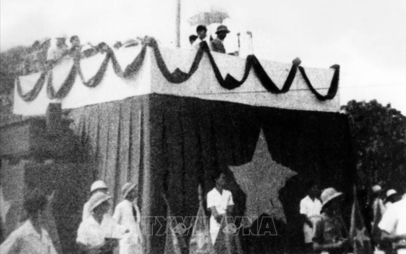 Chủ tịch Hồ Chí Minh đọc Bản tuyên ngôn độc lập, ngày 2/9/1945. Ảnh tư liệu TTXVN