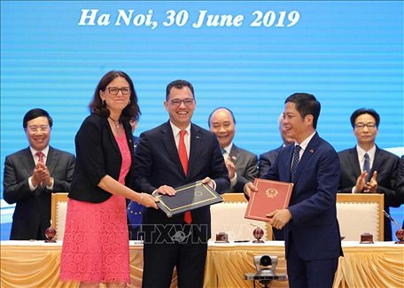 Ký Hiệp định Thương mại tự do giữa Việt Nam và Liên minh châu Âu (EVFTA) chiều 30/6/2019, tại Hà Nội đánh dấu bước phát triển mới trong quan hệ Đối tác và Hợp tác toàn diện giữa Việt Nam và EU. Ảnh: Lâm Khánh/TTXVN