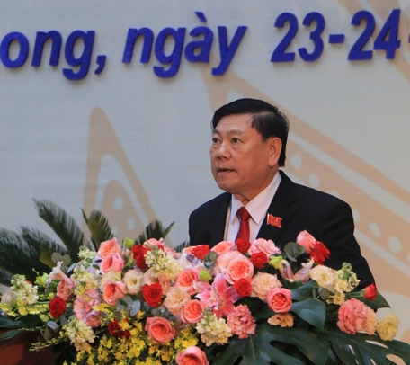 Bí thư Tỉnh ủy- Trần Văn Rón đọc diễn văn bế mạc đại hội