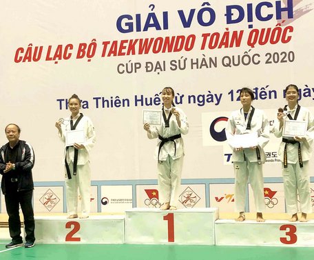Trương Thị Kim Tuyền- giành HCV nội dung 53kg- U.17+.