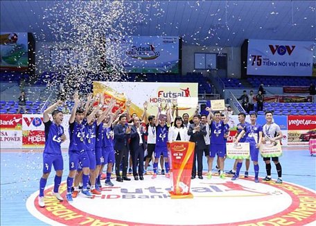 Nhà vô địch Giải Futsal HDBank Cúp Quốc gia 2020 Thái Sơn Nam ăn mừng chiến thắng. Ảnh: Tuấn Anh/TTXVN