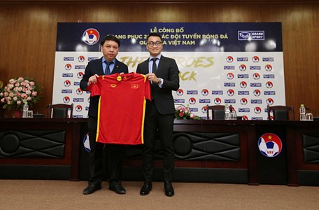 Grand Sport ra mắt áo thi đấu mới của các đội tuyển bóng đá Việt Nam - Ảnh: NAM KHÁNH