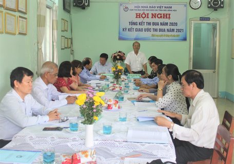 Ông Lê Quang Nguyên- Ủy viên BCH HNB Việt Nam, Chủ tịch HBN Vĩnh Long phát biểu tại buổi tổng kết.