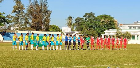  Đội bóng đá tỉnh ra quân với trận đấu với đội Đồng Nai.