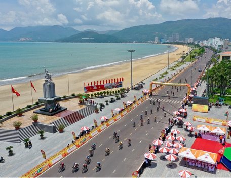 Các cua rơ đua chặng 15 Cuộc đua xe đạp Truyền hình HTV- Tôn Đông Á 2021.