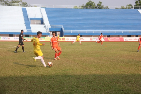 Đội bóng Vĩnh Long tham gia thi đấu tại giải tập huấn 2021 tại Vĩnh Long.