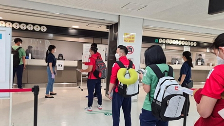 Đoàn thể thao Việt Nam làm thủ tục nhập cảnh và xét nghiệm SARS-CoV-2 tại sân bay Narita, Nhật Bản.