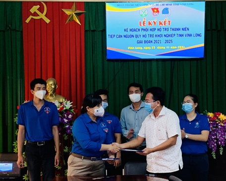  Tỉnh Đoàn Vĩnh Long và Quỹ hỗ trợ khởi nghiệp tỉnh ký kết giao ước.