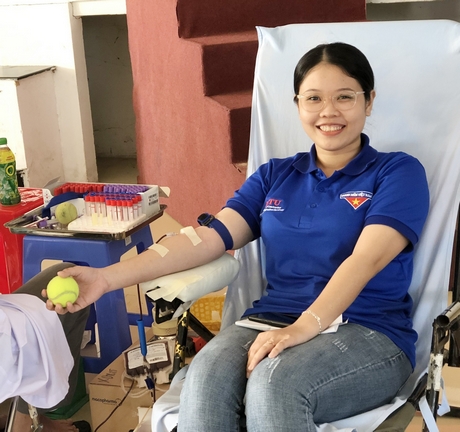 Nguyễn Ngọc Bảo Trúc thường xuyên hiến máu tình nguyện.
