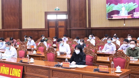 Các đại biểu tham gia hội nghị tại điểm cầu Tỉnh ủy Vĩnh Long.