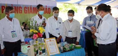 HTX Nông nghiệp Tân Tiến đạt chứng nhận sản phẩm OCOP 4 sao, tự tin giới thiệu sản phẩm tại Hội thi gạo ngon thương hiệu Việt.