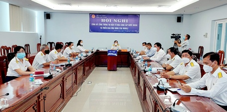 Cục Thuế tỉnh dự hội nghị tại điểm cầu Vĩnh Long.