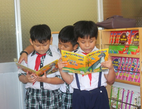 Phòng đọc sách tại Trường Tiểu học Lục Sĩ Thành A, Trà Ôn.