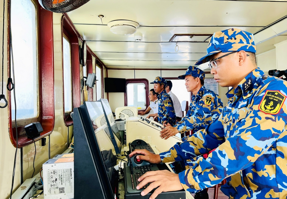 Các hoạt động công tác, nhiệm vụ trên tàu đều được tập trung thực hiện, đảm bảo chính xác, an toàn, với tinh thần trách nhiệm cao nhất.