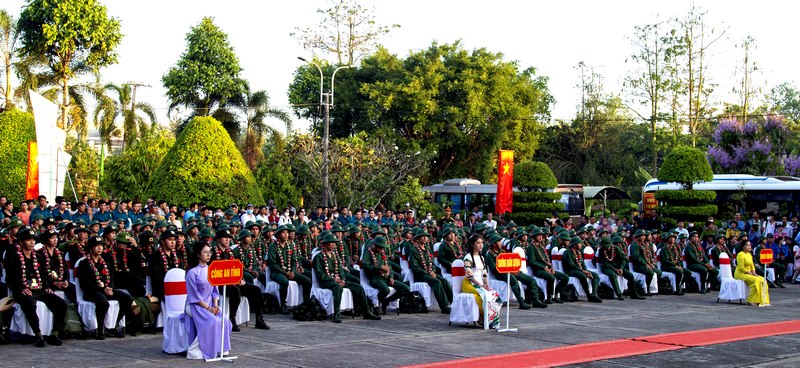 Lễ giao, nhận quân tại huyện Long Hồ.
