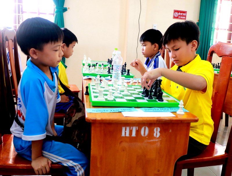 Môn cờ vua có gần 180 VĐV của các khối tiểu học, THCS và THPT, tham gia tranh tài ở các nội dung cờ nhanh, cờ tiêu chuẩn.