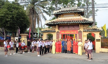 Những dịp lễ hội đông đảo người dân, du khách trong, ngoài tỉnh về Văn Thánh miếu tham dự.