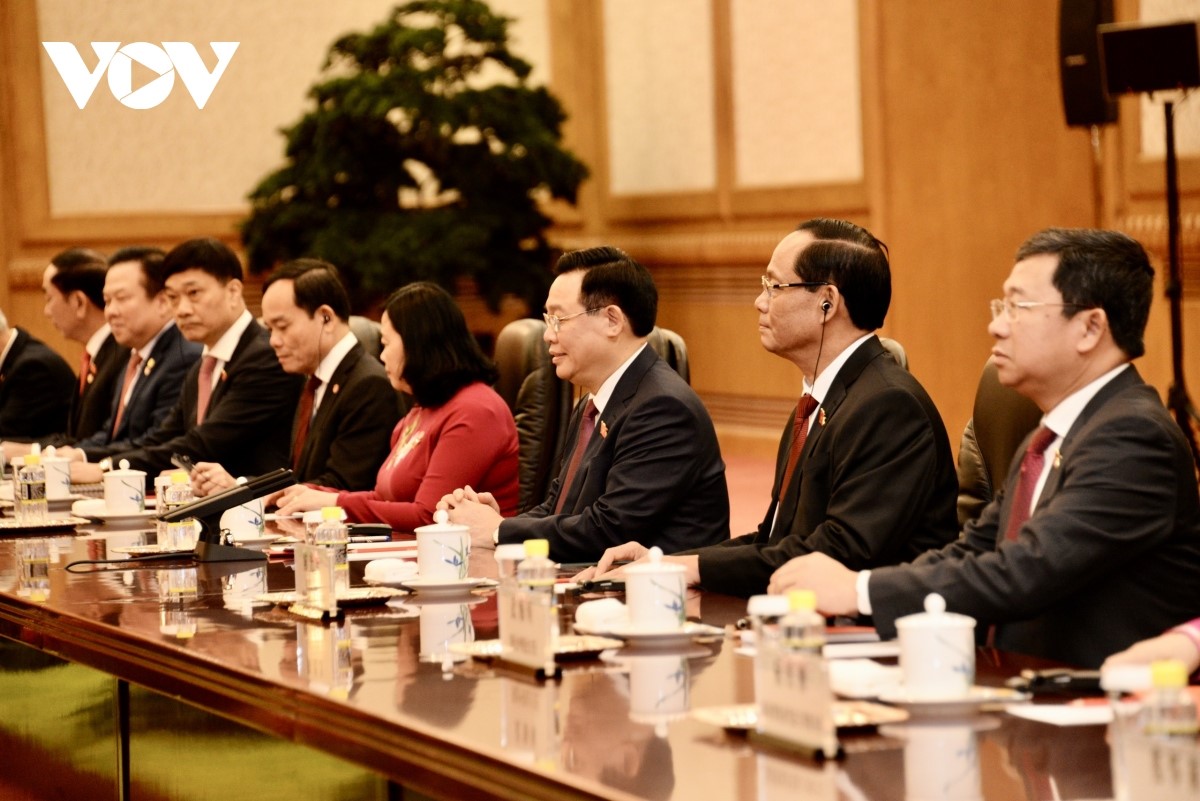 Chủ tịch Quốc hội Vương Đình Huệ và thành viên đoàn Việt Nam tại cuộc hội kiến Tổng Bí thư, Chủ tịch nước Trung Quốc Tập Cận Bình. 