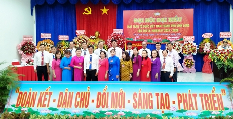 Đoàn đại biểu dự Đại hội đại biểu MTTQ Việt Nam tỉnh Vĩnh Long nhiệm kỳ 2024-2029.