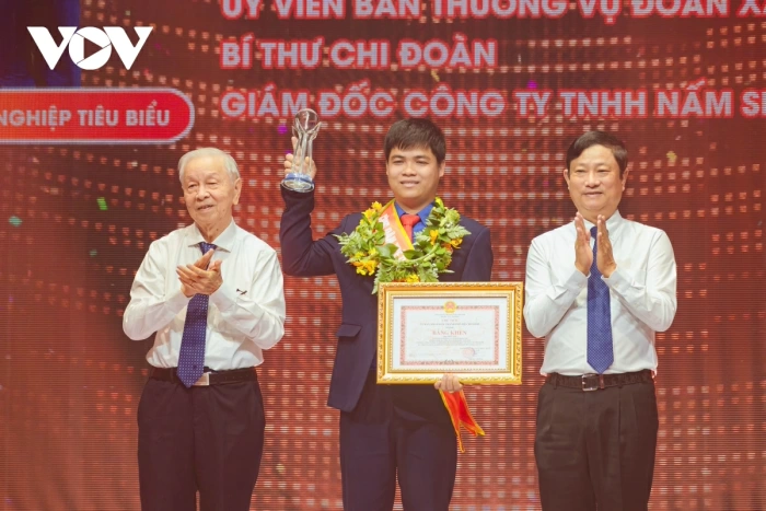 Bỏ phố về quê khởi nghiệp thành công từ cây nấm