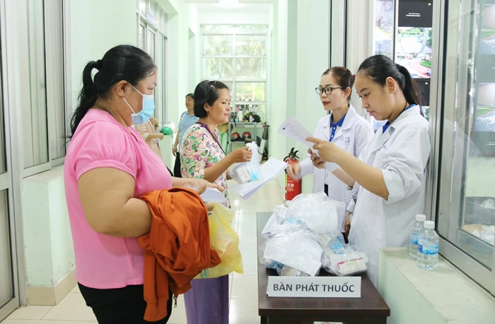 Khám, tư vấn sức khỏe cho gần 300 đoàn viên, người lao động tại Khu công nghiệp Giao Long