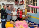 Trao tiền bạn đọc giúp bà Nguyễn Thị Lệ Dung