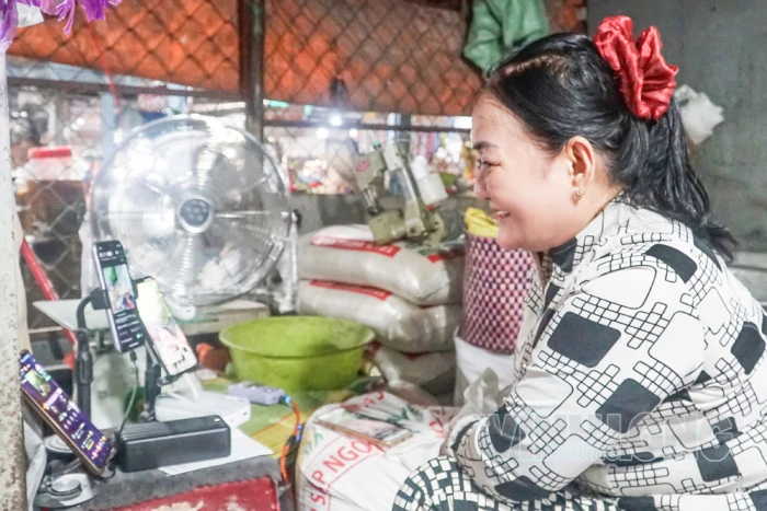 Khi tiểu thương chợ truyền thống livestream