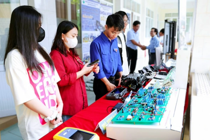 Triển khai đồng bộ các giải pháp chuyển đổi số, chuyển đổi xanh