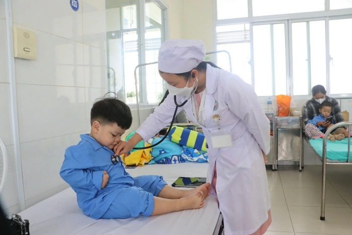 Giảm ca mắc tay chân miệng và sốt xuất huyết