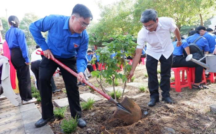 Lối sống văn minh bắt đầu từ người trẻ