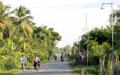 19km đường nhựa hóa có đèn đường chiếu sáng, góp phần vào việc đảm bảo an ninh chính trị, trật tự an toàn xã hội trên địa bàn xã Hựu Thành.